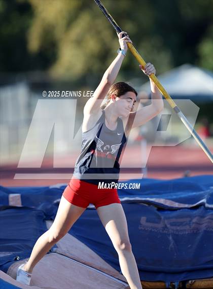 Thumbnail 3 in Halden Invitational (Pole Vault) photogallery.