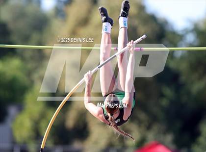 Thumbnail 2 in Halden Invitational (Pole Vault) photogallery.