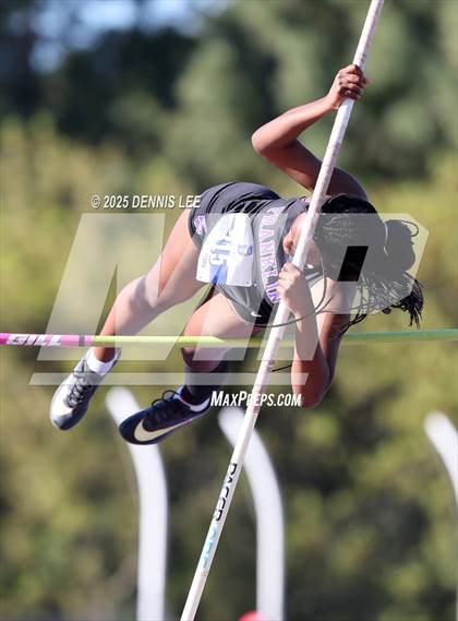Thumbnail 1 in Halden Invitational (Pole Vault) photogallery.