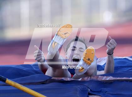 Thumbnail 3 in Halden Invitational (Pole Vault) photogallery.