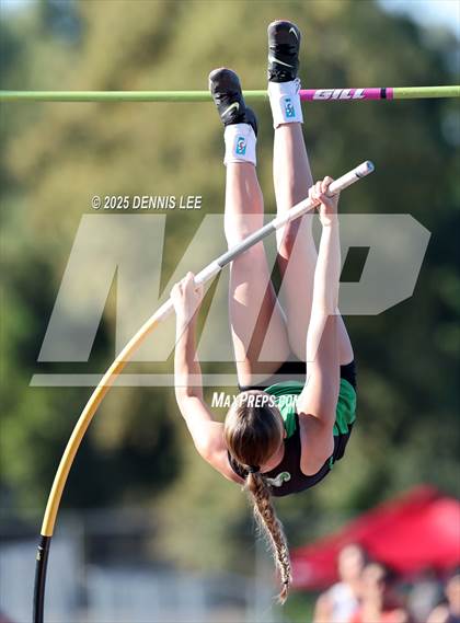 Thumbnail 3 in Halden Invitational (Pole Vault) photogallery.