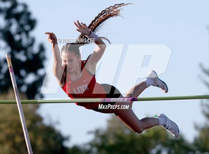 Thumbnail 2 in Halden Invitational (Pole Vault) photogallery.