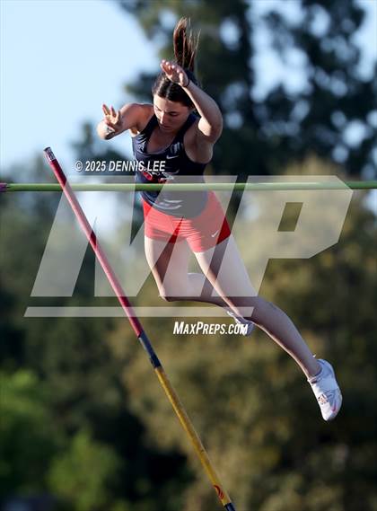 Thumbnail 3 in Halden Invitational (Pole Vault) photogallery.