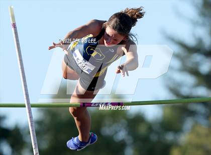 Thumbnail 1 in Halden Invitational (Pole Vault) photogallery.