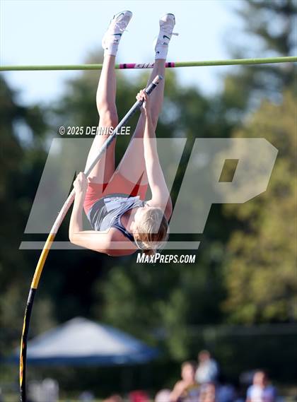 Thumbnail 1 in Halden Invitational (Pole Vault) photogallery.