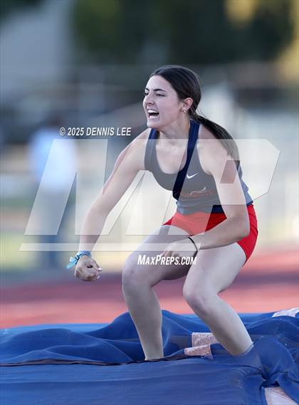 Thumbnail 1 in Halden Invitational (Pole Vault) photogallery.