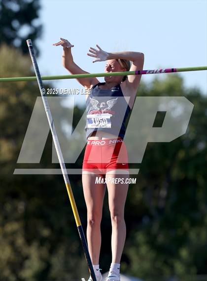Thumbnail 1 in Halden Invitational (Pole Vault) photogallery.
