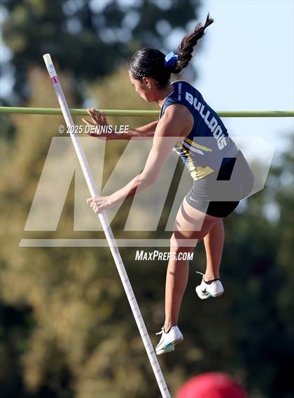 Thumbnail 2 in Halden Invitational (Pole Vault) photogallery.