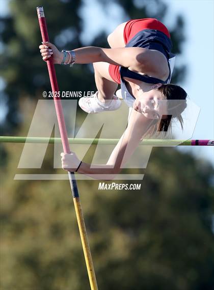 Thumbnail 1 in Halden Invitational (Pole Vault) photogallery.