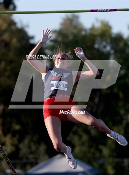 Thumbnail 2 in Halden Invitational (Pole Vault) photogallery.