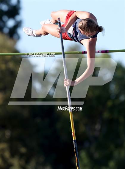 Thumbnail 2 in Halden Invitational (Pole Vault) photogallery.