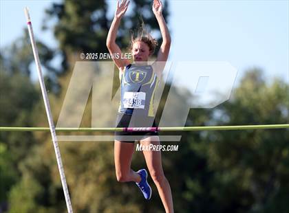 Thumbnail 1 in Halden Invitational (Pole Vault) photogallery.