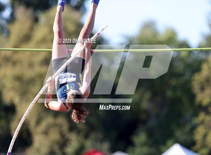 Thumbnail 3 in Halden Invitational (Pole Vault) photogallery.