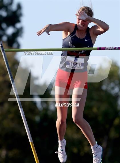 Thumbnail 1 in Halden Invitational (Pole Vault) photogallery.