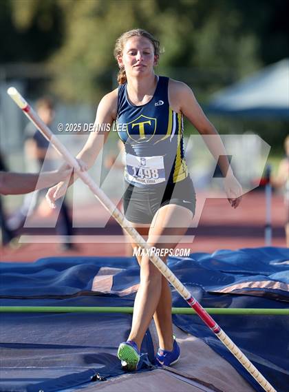 Thumbnail 3 in Halden Invitational (Pole Vault) photogallery.