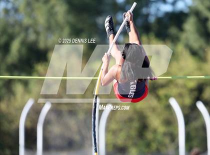 Thumbnail 3 in Halden Invitational (Pole Vault) photogallery.