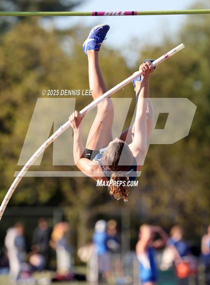Thumbnail 3 in Halden Invitational (Pole Vault) photogallery.