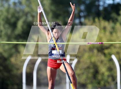 Thumbnail 3 in Halden Invitational (Pole Vault) photogallery.