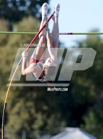 Thumbnail 1 in Halden Invitational (Pole Vault) photogallery.