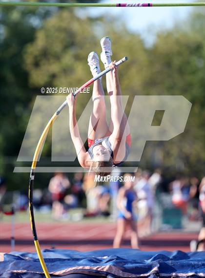 Thumbnail 1 in Halden Invitational (Pole Vault) photogallery.