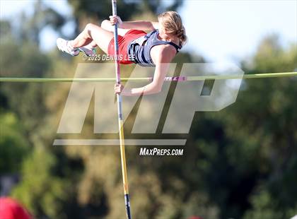 Thumbnail 1 in Halden Invitational (Pole Vault) photogallery.