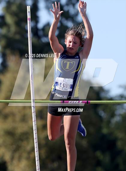 Thumbnail 3 in Halden Invitational (Pole Vault) photogallery.