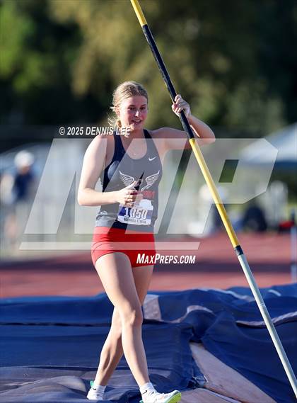 Thumbnail 3 in Halden Invitational (Pole Vault) photogallery.