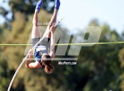 Thumbnail 2 in Halden Invitational (Pole Vault) photogallery.