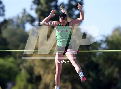 Thumbnail 1 in Halden Invitational (Pole Vault) photogallery.