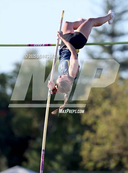 Thumbnail 3 in Halden Invitational (Pole Vault) photogallery.