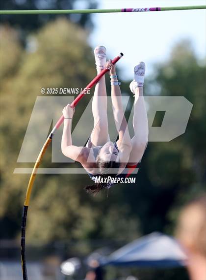 Thumbnail 3 in Halden Invitational (Pole Vault) photogallery.