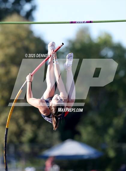 Thumbnail 2 in Halden Invitational (Pole Vault) photogallery.