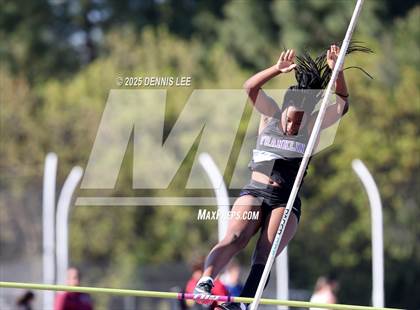 Thumbnail 2 in Halden Invitational (Pole Vault) photogallery.