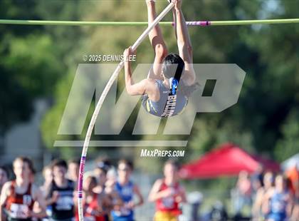 Thumbnail 3 in Halden Invitational (Pole Vault) photogallery.