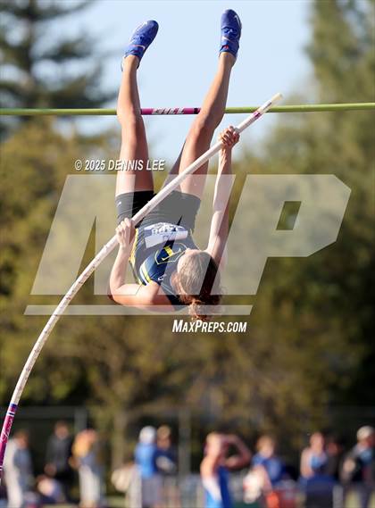 Thumbnail 1 in Halden Invitational (Pole Vault) photogallery.
