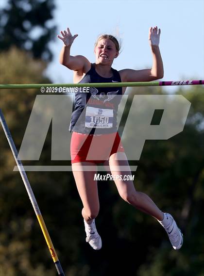 Thumbnail 2 in Halden Invitational (Pole Vault) photogallery.