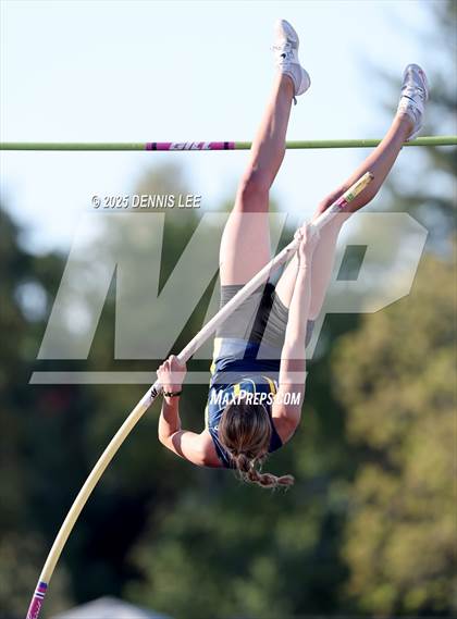 Thumbnail 2 in Halden Invitational (Pole Vault) photogallery.