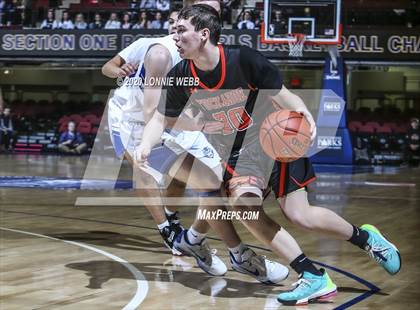 Thumbnail 1 in Haldane vs. Tuckahoe (Section 1 Class C Semifinal) photogallery.