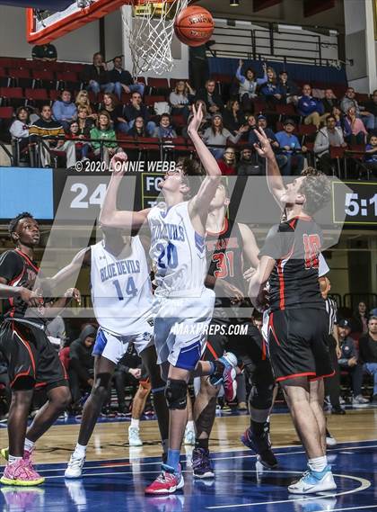 Thumbnail 1 in Haldane vs. Tuckahoe (Section 1 Class C Semifinal) photogallery.