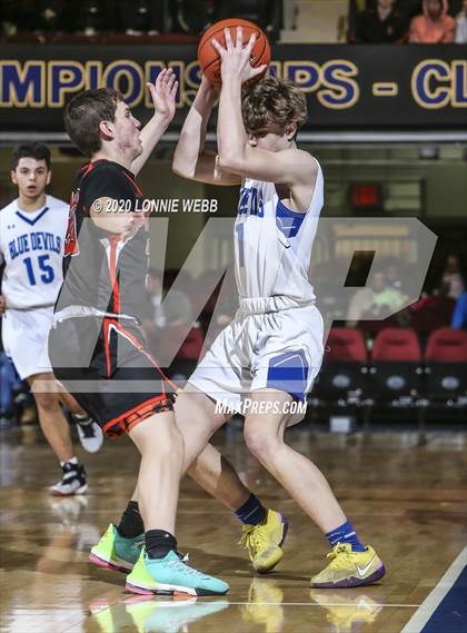 Thumbnail 1 in Haldane vs. Tuckahoe (Section 1 Class C Semifinal) photogallery.