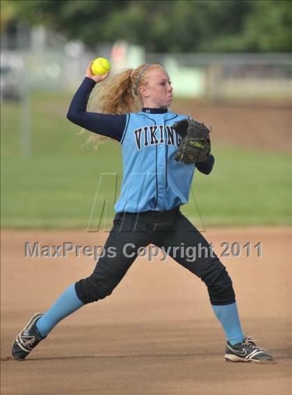 Thumbnail 3 in Pleasant Valley vs. Roseville (Stephanie LeDoux Tournament) photogallery.