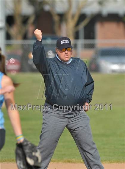 Thumbnail 1 in Pleasant Valley vs. Roseville (Stephanie LeDoux Tournament) photogallery.