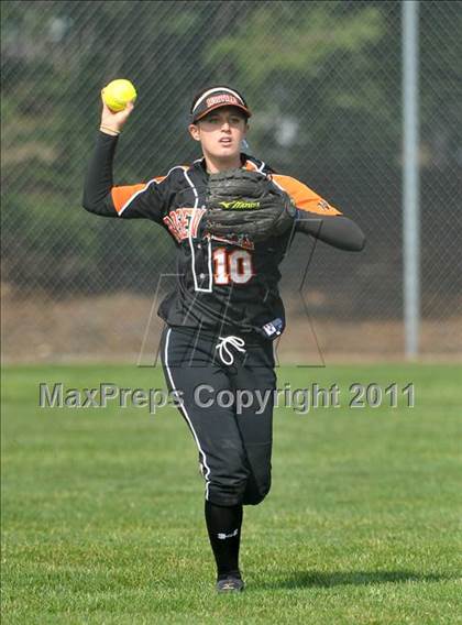 Thumbnail 3 in Pleasant Valley vs. Roseville (Stephanie LeDoux Tournament) photogallery.