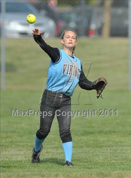 Thumbnail 2 in Pleasant Valley vs. Roseville (Stephanie LeDoux Tournament) photogallery.