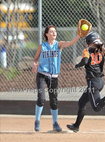 Thumbnail 2 in Pleasant Valley vs. Roseville (Stephanie LeDoux Tournament) photogallery.