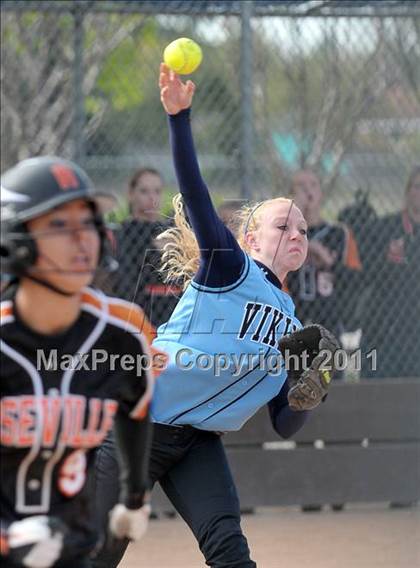 Thumbnail 1 in Pleasant Valley vs. Roseville (Stephanie LeDoux Tournament) photogallery.