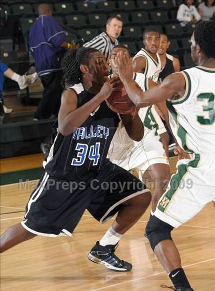 Thumbnail 1 in Monterey Trail vs. Valley (Hoops Classic 2009) photogallery.
