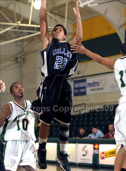 Thumbnail 3 in Monterey Trail vs. Valley (Hoops Classic 2009) photogallery.