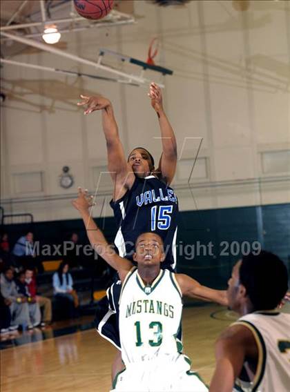 Thumbnail 3 in Monterey Trail vs. Valley (Hoops Classic 2009) photogallery.