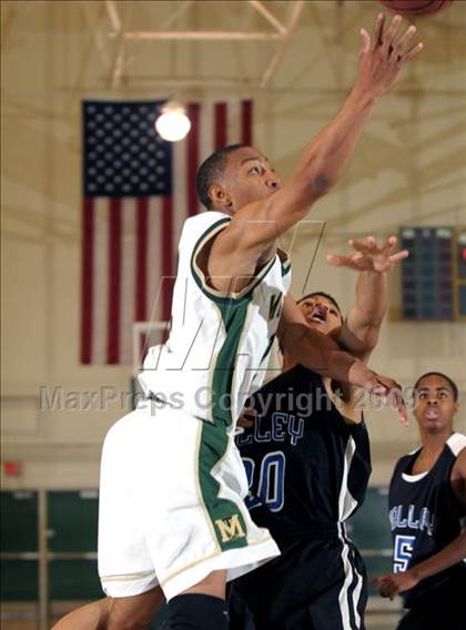 Thumbnail 2 in Monterey Trail vs. Valley (Hoops Classic 2009) photogallery.